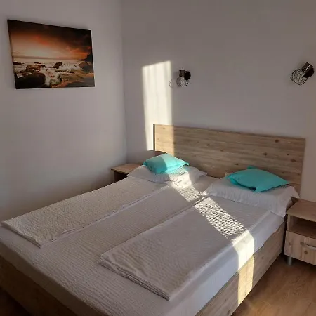 Gazde/Camere de închiriat Jovis Domus *